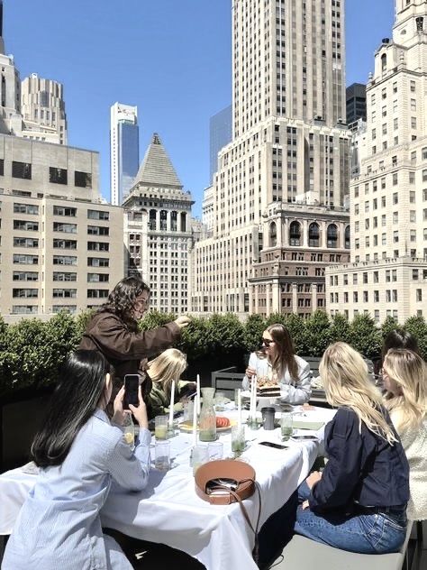 Aesthetic | New York City Living In A Big City Aesthetic, New York Lifestyle Aesthetic, Brunch New York, Summer In New York, Rooftop Brunch, New York Rooftop, Nyc Dream, Brunch Nyc, Aesthetic New York