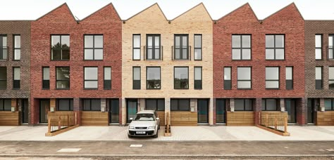 Trent Basin, Nottingham Development - Connecting City Life and Waterside Living Terrace House Exterior, Social Housing Architecture, Townhouse Exterior, Modern Townhouse, Urban Housing, Townhouse Designs, Street House, Brick Architecture, Urban Architecture