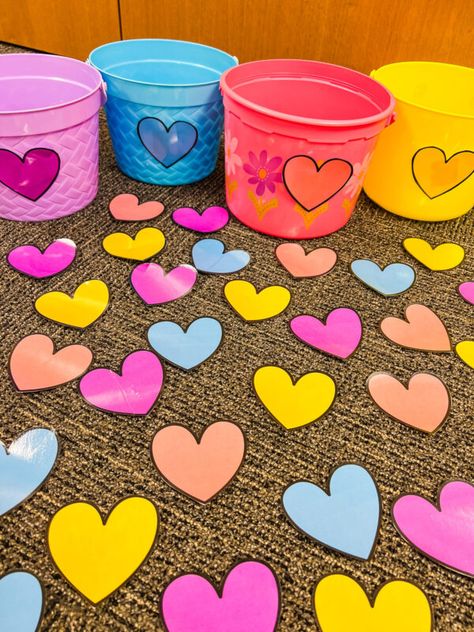 Easy Toddler Color Matching Game for Valentine’s Day - Mason Jar of Memories Valentine’s Day Games Preschool, Valentines Day Centers Preschool, Valentines Day Preschool Manipulatives, Valentines Day Reggio Activities, Valentine’s Day Cognitive Activity, Easy Toddler, Preschool Colors, Matching Activity, Free Valentine