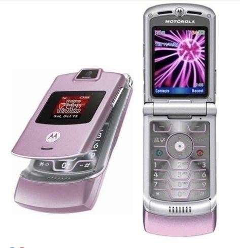 Pink Cellphone, Flip Phone Aesthetic, Motorola Razr, Phone Aesthetic, Do You Know Me, Flip Phone, 90s Childhood, Flip Phones, Photo Diary