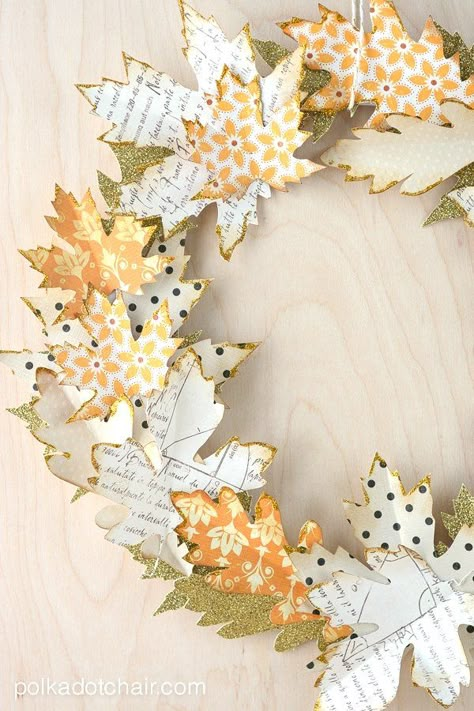 Autumn Cricut Ideas, Diy Fall Leaves Paper, Fall Paper Garland Diy, Autumn Paper Decorations, Diy Autumn Decorations, Paper Leaf Wreath, Fall Crafts For Adults, Fall Paper Crafts, Fall Leaf Decor