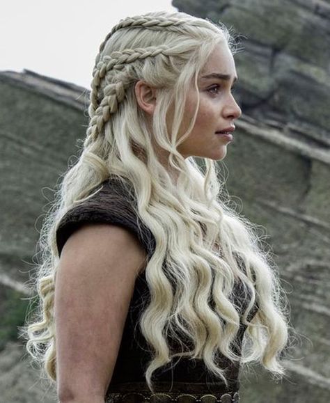 Emilia Clarke Daenerys, Emilia Clarke Daenerys Targaryen, Emilia Clarke, Daenerys Targaryen, Game Of Thrones, Blonde Hair, A Woman, Castle, Braids