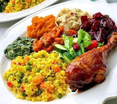 Sunday Kos, Cooking For Him, Cooking Soul Food, Meal Plate, Cauliflower Rice Recipe, Restaurant Meals, Cooking Recipes For Dinner, Homemade Comfort Food, Sunday Lunches