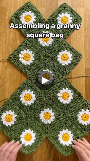 Granny Square Bag Layout, Crochet Daisy Granny Square, Sac Granny Square, Daisy Granny Square, Beginner Friendly Crochet, Daisy Bags, Crochet Kits, Granny Square Bag, Crochet Daisy