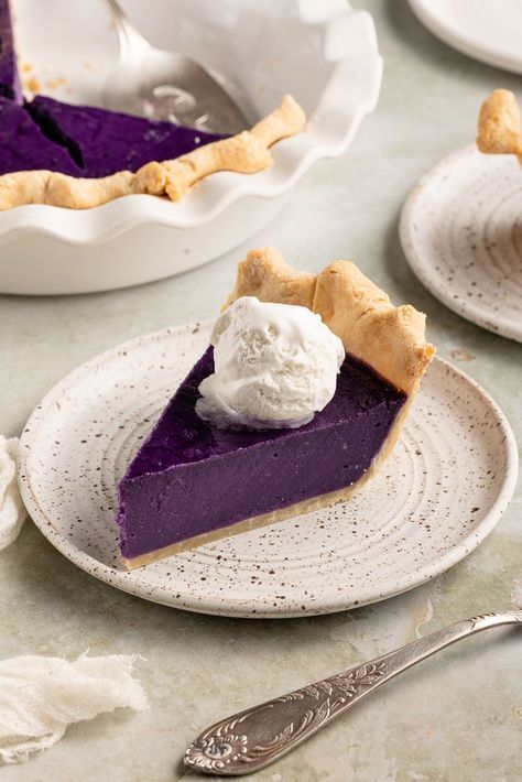 Taro Pie Recipe, Ube Pie, Dessert Filipino, Vegan Filipino, Dessert Business, Vegan Sweet Potato Pie, Gf Sweets, Ube Recipes, Vegetarian Sweets