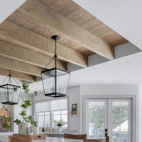 ANDREW FRIESEN • SU CASA DESIGN INC. on Instagram: "Who says you need to settle for less when redesigning your kitchen? ⁠🤔 ⁠ We would have loved a high ceiling throughout our kitchen (who wouldn’t), but it wasn’t in the budget to raise the roof! So, we opted for a more budget-friendly hack that turned a design challenge into a real showstopper (a Grand ARDA award-winning showstopper at that 🤩)⁠ ⁠ For our kitchen renovation, we created a boxed ceiling that extends just over the island, exposing the trusses and wrapping them in wood to look like beams. ⁠ ⁠ It’s a DIY dream come true that adds a ton of character!!⁠ PLUS, it’s become the highlight of the home and one of the favourite places to hang out!⁠ ⁠ Home Design and Interiors @sucasadesign⁠ Home Build @coppercreekhomes⁠ Home Photograph Raised Kitchen Ceiling, Vaulted Ceiling Into Flat Kitchen, Faux Beams Kitchen Ceiling, 8ft Ceiling With Beams, Angled Ceiling Kitchen, Kitchen With Beams On Ceiling, Ceiling Beams Kitchen, Beams In Tray Ceiling, Oak Ceiling Beams