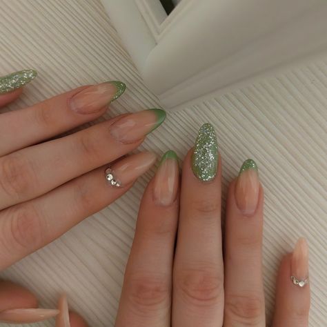 Green Nails Bridesmaid, Nail Designs For Short Nails Green, Green Hoco Nails Acrylic, Sage Glitter Nails, Green Quince Nails Almond, Stage Green Nails, Almond Nail Inspo Green, Nails Sage Green And Gold, Sparkling Green Nails