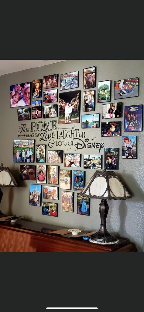 Disney Lithographs Display, Disney Picture Wall Ideas, Star Wars Gallery Wall, Disney Photo Wall Collage, Disney Collage Wall, Disney Picture Wall, Disney Living Room Ideas, Disney Dining Room, Disney Collection Display