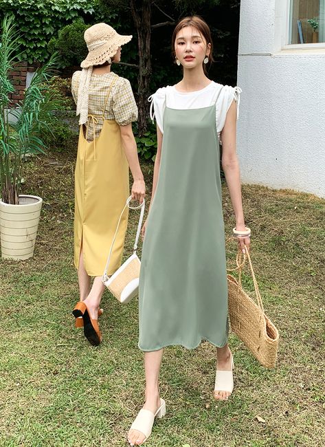 Japanese Summer Fashion 2023, Japanese Fashion Style Women, Japan Fashion Summer Women, Outfit Ideas Japanese Summer, Summer Outfit In Japan Women, Tokyo Casual Outfits, Japan Style Outfits Casual Summer, Japanese Fashion Summer Casual, Summer Outfits Tokyo