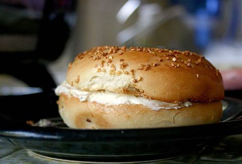 Leftover Bagels, Bagels With Cream Cheese, Bagel Spread, Cheese Bagels, Bagel Cream Cheese, Baked Roast, Bagel Recipe, Everything Bagel, Bagels