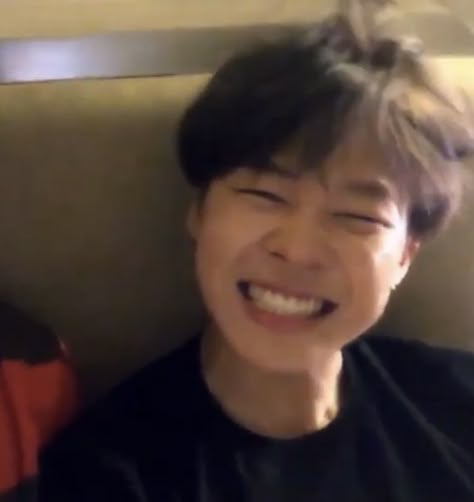 Jimin Low Quality, Jimins Smile, Jimin Smile, Mimi Love, Smile Icon, Jimin Pictures, Park Jimin Cute, Jimin Wallpaper, First Love Bts