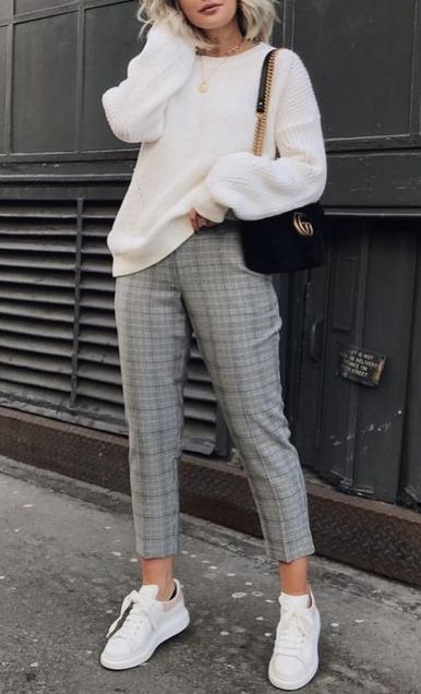 Gray Trousers Outfit Women, Checkered Trousers Outfits, Grey Plaid Pants Outfit, Grey Trousers Outfit Women, Checkered Pants Outfit, Trousers Women Outfit, Slacks Outfit, Grey Pants Outfit, Plaid Pants Outfit