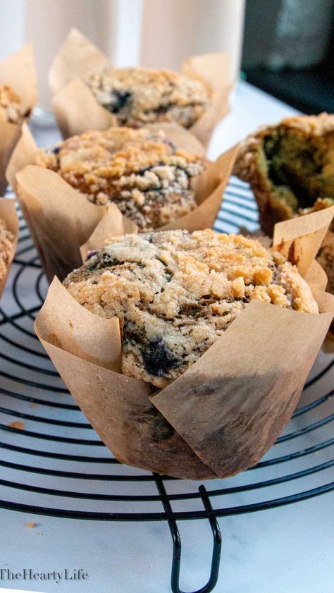 Muffin Liners Diy Parchment Paper, Muffin Packaging, Muffin Packaging Ideas, Banana Cinnamon Muffins, Blueberry Streusel Muffins, Biscuits Packaging, Bakery Style Muffins, Muffin Liners, Homemade Muffins