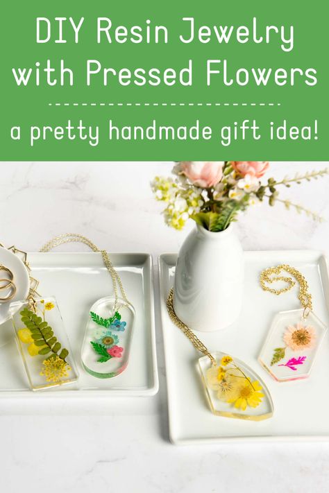 Learn how to make resin jewelry using epoxy as well as dried flowers! You can make the most beautiful gifts with this DIY tutorial. How To Make Resin Jewelry Dried Flowers, Make Resin Jewelry, Diy Resin Flowers, How To Make Resin Jewelry, Resin Pendant Diy, Diy Projects To Make And Sell, How To Make Resin, Dried Flower Jewelry, Dried Pressed Flowers