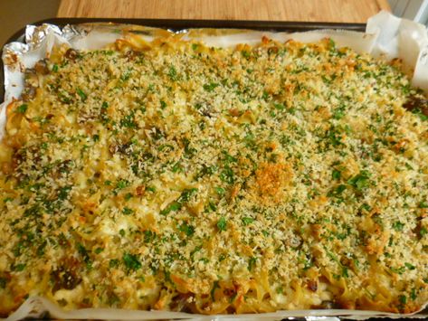 Egg Noodles Bake with Mushrooms and Cheeses Noodles And Cottage Cheese, Jewish Kugel, Sautéed Mushrooms, Brunch Buffet, Mushroom And Onions, Vegetarian Lunch, Sauteed Mushrooms, Egg Noodles, How To Cook Eggs