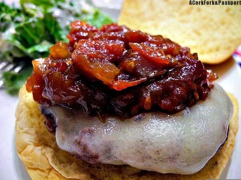 Caramelized Onion Tomato Jam - A great sauce with burgers, pork, and chicken. Red Onion Jam, Tomato Jam Recipe, Produce Recipes, Onion Jam, Tomato Relish, Tomato Jam, Bacon Tomato, Bacon Jam, Jam And Jelly