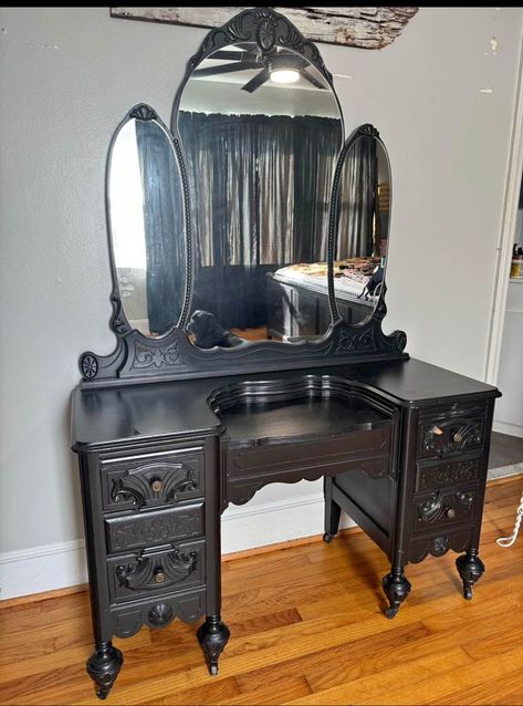 Gothic Makeup Vanity, Goth Vanity, Gothic Vanity, Violet Room, Witch In The Woods, Goth Bedroom, Spooky Home, Room Things, Black Vanity