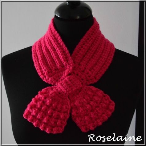 Un chauffe-cou très rose au crochet! Poncho Shawl, Knit Patterns, Knitted Scarf, Couture, Knitting, Crochet, Pattern