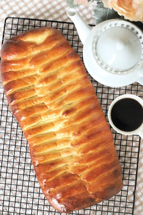 Cheese Filled Bread, Sweet Yeast Dough, Breakfast Danish, Filled Bread, Grateful Prayer, Cream Cheese Bread, Cheese Bread Recipe, Yeast Dough, Braided Bread