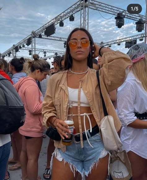 Outfit Discoteca Night Summer, Look Da Festival, Black Festival Outfit, Rap Concert Outfit, Lollapalooza Outfit, Looks Festival, Outfits Night Out, Outfits Con Jeans, Cowgirl Style Outfits