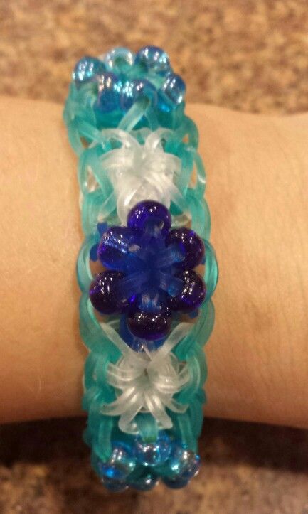 Rubber And Bracelets, Loomless Rainbow Loom Charms, Rainbow Loom Patterns With Fingers, Rubber Bracelet Ideas, Loom Bands Ideas, Loom Bracelets Ideas, Loom Band Charms Tutorial, Loom Band Charms, Loom Bands Designs