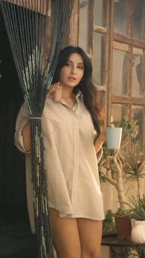 Stylish Actresses, Nora Fatehi, Anarkali Dress Pattern, Desi Models, Curvy Women Outfits, Indian Models, Hottie Women, Curvy Women Jeans, New Song