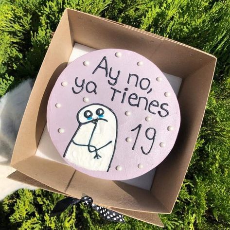 Update To 19 Cake, Cake Memes Funny, Meme Birthday Cake Funny, Pastelitos Aesthetic, Tortas Astetics, Deformitos Cake, Meme Cakes Birthday, 19 Cake Birthday, Funny Bento Cake