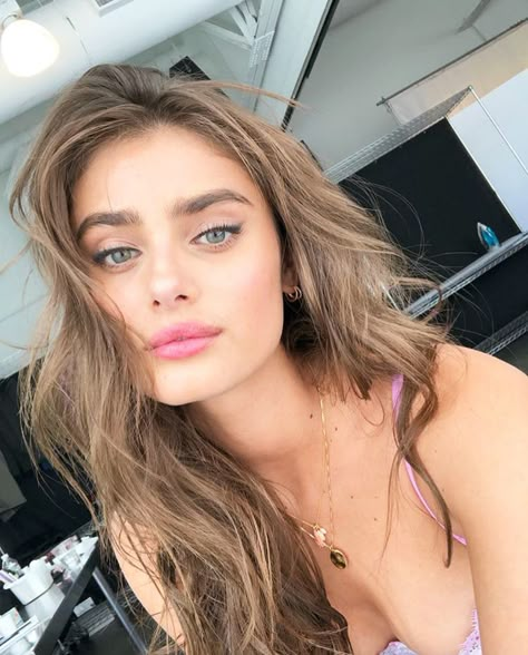 Taylor Hill Hair, Taylor Hill Style, Inka Williams, Taylor Marie Hill, Taylor Hill, Under Eye Bags, Victoria Secret Angels, Puffy Eyes, Beauty Accessories