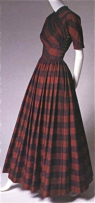 Claire McCardell - Irish inspired modest dress love!!! Kmm lol 50s Dance Outfit, Tartan Dress Outfit, Vintage Flare Dress, Vintage Plaid Dress, Prettiest Dresses, Claire Mccardell, Irish Dress, Look Retro, Ballroom Dancing