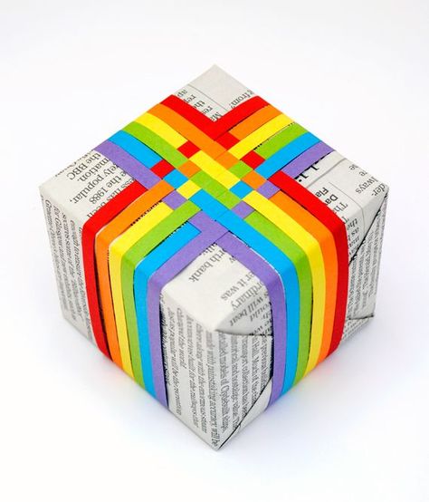 Another cute gift wrapping idea. Happy pride!! Diy Boxes, Gifts Wrapping, Creative Gift Wrapping, Cadeau Diy, Present Wrapping, Diy Gift Wrapping, Gift Toppers, Crafty Gifts, Big Ideas