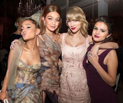 Taylor Swift And Selena Gomez, Ariana Grande Selena Gomez, Selena And Taylor, Estilo Taylor Swift, Taylor Swift Fearless, Swift Photo, Long Live Taylor Swift, Live Taylor, Taylor Swift Fan