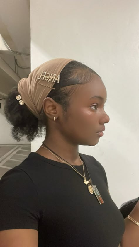 Slick Back Bun With Head Scarf, Head Scarf Black Women, Headwrap Hairstyles, Cute Natural Hairstyles, Short Locs Hairstyles, Head Wrap Styles, Hair Wrap Scarf, Hair Scarf Styles, Scarf Hair