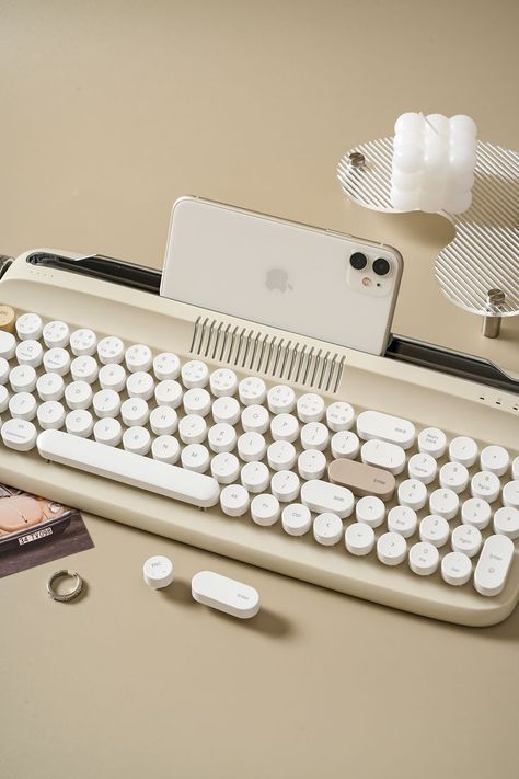 VINTAGE TYPEWRITER KEYBOARD WITH INTEGRATED STAND: The wireless typewriter keyboard includes an integrated stand holder for pad, phone and tablet, which matches the vintage aesthetic of your desk and home office. The retro keyboard also includes adjustable feet, allowing you to set the angle for maximum comfort during long typing sessions. The built-in tablet or phone holder is 13.7 x0.5 inches that can fit most pads. Keyboard Typewriter, Retro Keyboard, Fancy Keyboard, Typewriter Keyboard, Wireless Keyboard, Bluetooth Keyboard, Vintage Typewriters, Sand Beige, Gaming Setup