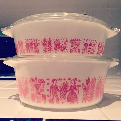 Flickr Pyrex Display, Pyrex Vintage Rare, Vintage Pyrex Dishes, Pyrex Glassware, Pink Pyrex, Pyrex Dishes, Pyrex Patterns, Pink Dishes, Pyrex Collection