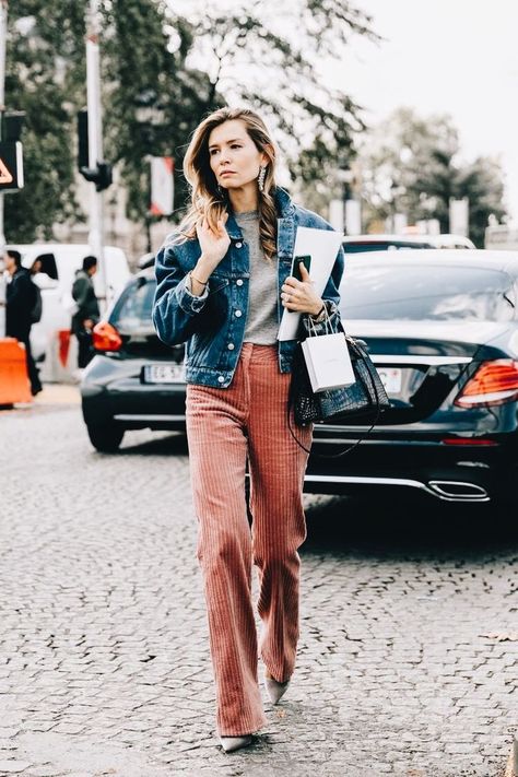 Corduroy, rust color, wide leg pants, corduroy pants, burnt rose pink color, thick corduroy, denim jacket Spring Season Outfit, Summer Work Outfits, Summer Fashion Dresses, Fashion Design Sketches, Work Outfits Women, Street Chic, Classy Dress, Corduroy Pants, Summer Outfits Women