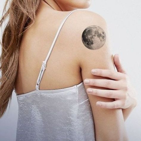 Wrist Tatoo, Tatuaje Cover Up, Bodysuit Tattoos, Full Moon Tattoo, Tattoo Moon, Tattoo Fonts Cursive, Tattoos Infinity, Yakuza Tattoo, Moon Tattoo Designs