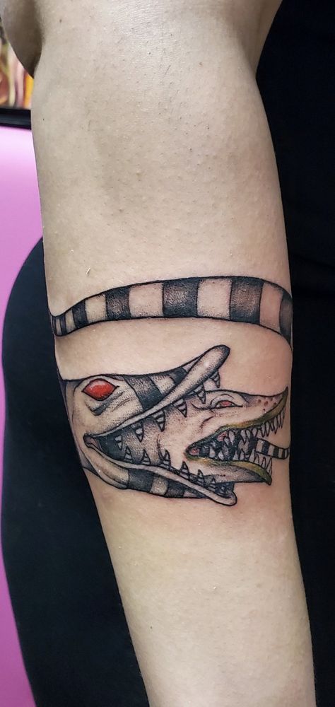 Sand Snake Tattoo Beetlejuice, Sand Worm Tattoo Beetle Juice, Bettle Juice Tattoos, Sandworm Beetlejuice Tattoo, Beetlejuice Tattoo Ideas, Beetlejuice Tattoo, Treble Clef Tattoo, Neat Tattoos, Juice Tattoo