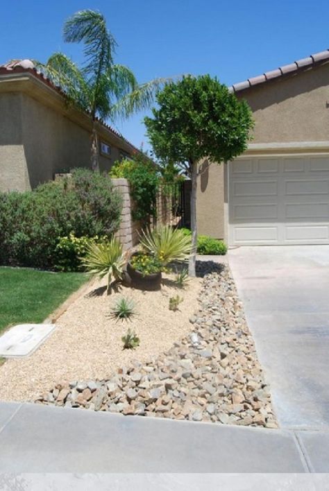 Drought Free Front Yard, Neighbor Divider Front Yard, Simple Desert Backyard, Driveway Divider Ideas, Drought Friendly Front Yard, Gravel Front Yard Landscaping, Desert Rock Landscaping, Grass Free Front Yard, Yard Divider Ideas Neighbor