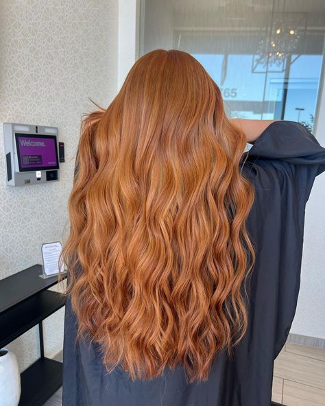 Stylish Hair Trends Unveiled Honey Copper Balayage, Hair Highlight Trends, Winter Balayage, Balayage Styles, Hottest Haircuts, Gold Balayage, Honey Balayage, Gray Balayage, Copper Balayage