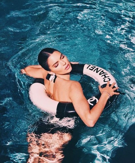 Kendall Jenner in pool with chanel floatie. NOT MY PHOTO Kendall Jenner, See More, Chanel, Pool, Water