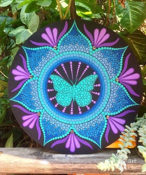 Butterfly Lippan Art, Mirror Mandala Art, Mirror Mandala, Chakra Painting, Old Cd Crafts, Sequin Art, Mandala Book, Colored Butterfly, Mandala Dotting