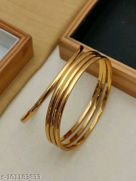 Daily Ware Gold Bangles Indian, Gold Bangles For Women Indian, Gold Bangles Design Unique Latest, Gold Bangles Design Daily Wear Latest, Bangles Jewelry Designs Gold, Bangles Design Gold, Gold Bangles Set, Jhumka Set, Gold Rings For Men