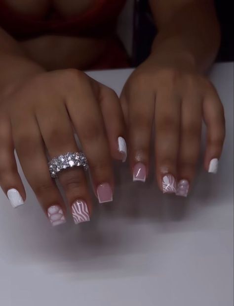 Christmas Nails Black Girls Short, Cute Short White Acrylic Nails Designs, Nail Ideas Black Women Short, Short Acrylic Nail Styles, Nail Designs For Black Girls Style, Arcrliyic Nails Designs Short, Design For Short Nails Gel, Grey Short Nail Designs, Simple Short Sets Nails