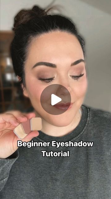 36K views · 2.5K likes | Stephanie VanStraten |📍WI Makeup Artist & Educator on Instagram: "Walk through beginner eyeshadow tutorial 🫶🏼  Using the color Chai through the crease, Lullaby to deepen the outer corner & smoke out the lower lash line, and finally Drift to highlight the inner corner and brow bone! This works as a pretty highlight for the cheeks and nose as well ☺️  📲 Comment “beginner4” for the Iink to these shadows and brush! And make sure to follow for more easy tutorials @stephaniemua1 💋  #easyeyeshadow #easyeyeshadowtutorial #eyeshadowtutorials #beginnereyeshadow #beginnermakeup #easymakeuptutorial #greenbaymakeupartist #greenbaywi #greenbay #greenbaywisconsin #seintofficial @seintofficial" Beginner Eyeshadow Tutorial, Eyeshadow Tutorial Natural, Simple Eyeshadow Tutorial, Eyeshadow Tutorial For Beginners, Beginner Eyeshadow, Eye Makeup Images, Eyeshadow Tips, Glam Makeup Tutorial, Simple Eyeshadow