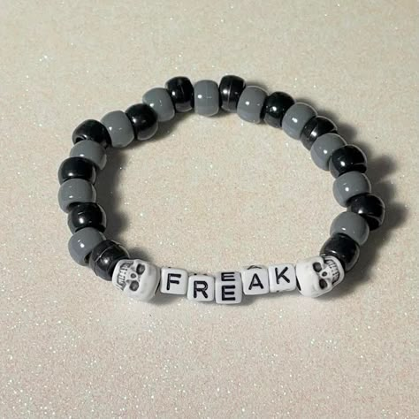 Emo Scene Bracelet, Dark Bracelet Ideas, I Wanna Be Yours Bracelet, Emo Clay Bead Bracelets, Grunge Bracelet Ideas, Korn Bracelets, Bracelet Ideas Grunge, Weird Bracelets, Homemade Bracelet Ideas