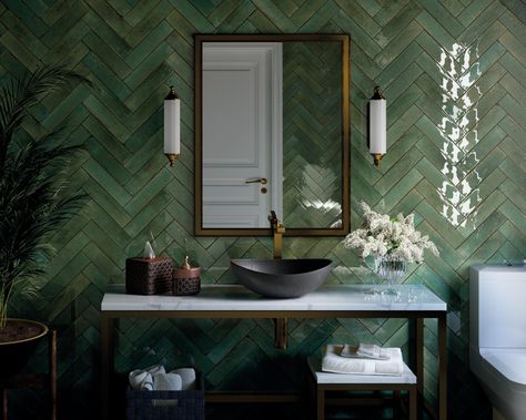 Emerald Green Bathroom, Hotel Bathroom Design, Dark Green Bathrooms, Green Tile Bathroom, Bad Inspiration, Porcelain Wall Tile, Zellige Tile, Green Tile, Green Bathroom