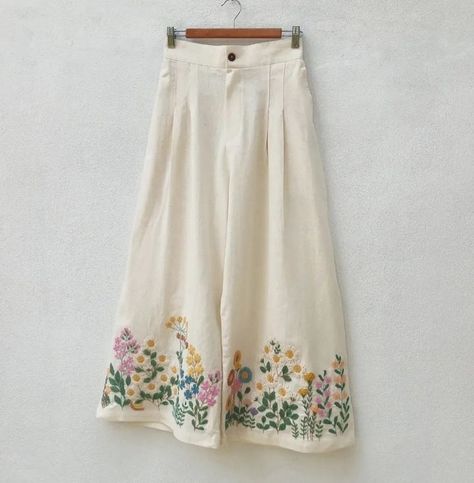 Embroidered Cotton Bottoms, Linear Embroidery, Cod Set, White Blouse Designs, Khadi Fabric, Cocktail Dress Short, Stylish Outfits Casual, Trendy Suits, Boho Fashion Bohemian