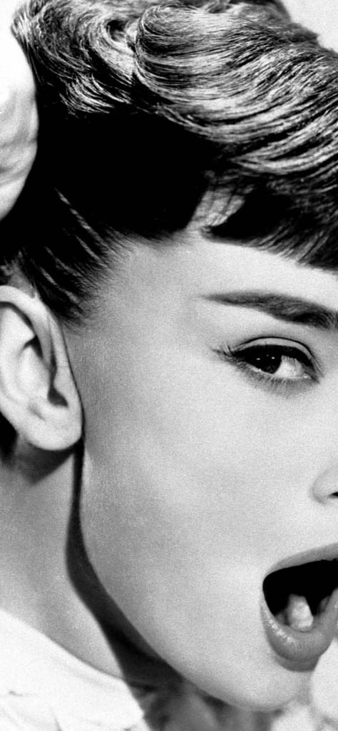 Audrey Hepburn Wallpaper, Hepburn Audrey, Aubrey Hepburn, Wallpaper Fashion, Estilo Taylor Swift, I Love Cinema, What’s Going On, Just Girl Things, Audrey Hepburn