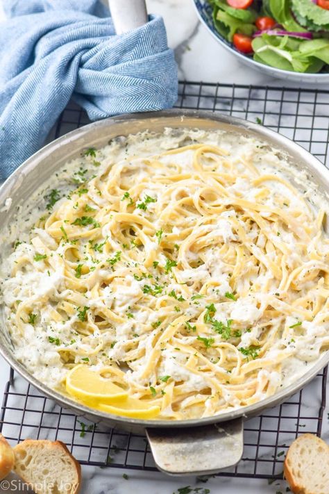 This Creamy Crab Pasta is a quick dinner that will have you feeling like you are at a high end restaurant. The flavors of tarragon and lemon pair perfectly in the creamy crab sauce. Creamy Crab Sauce, Creamy Crab Pasta, Crab Pasta Recipes, Crab Sauce, High End Restaurant, Pasta Simple, Crab Pasta, Creamy Crab, Meat Pasta