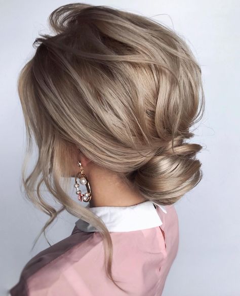 Top 5 wedding hair trends for 2019 - TANIA MARAS | bespoke wedding headpieces + wedding veils Undone Hair, Wedding Hair Trends, Bridal Hair Flowers, Low Bun, Bridal Updo, Penteado Cabelo Curto, Trending Hairstyles, Hair Vine, Twist Hairstyles